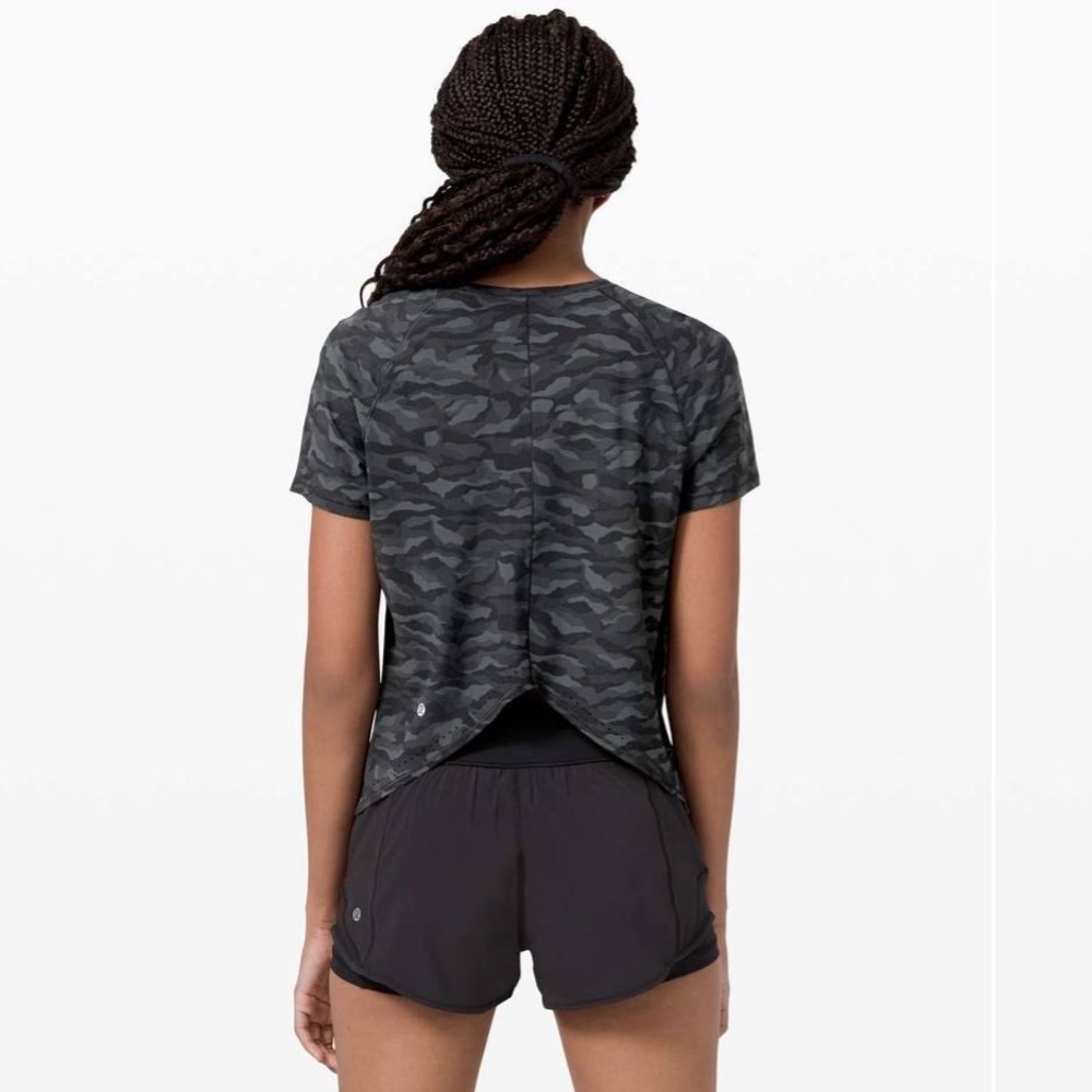 Lightly worn lululemon rise and run short sleeve